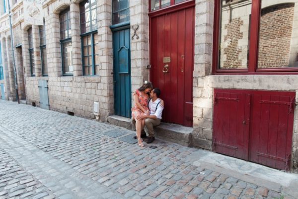 Seance-engagement-dans-le-vieux-Lille-Marine-Szczepaniak-Photographe-mariage-Nord-Pas-de-Calais-56(pp_w734_h489)